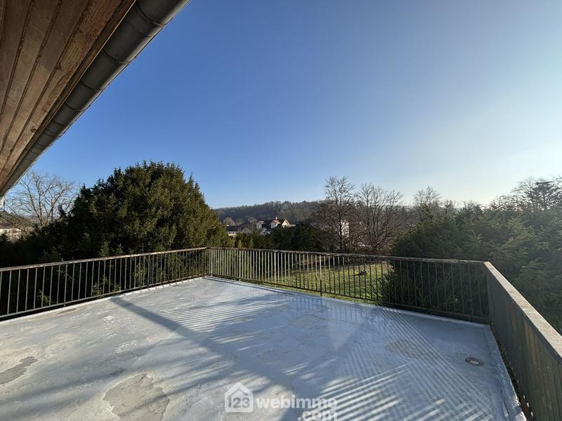 Maison - 370 m² - 11 pièces