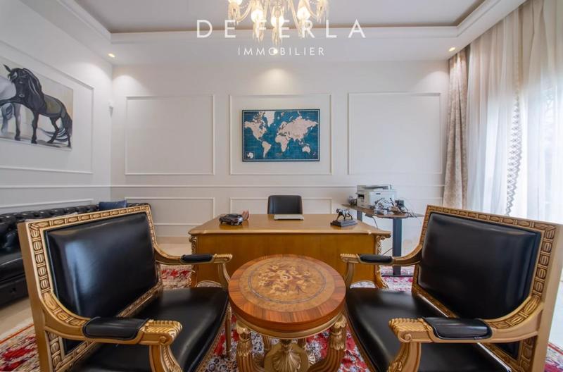 Villa - 1 200 m² - 12 pièces