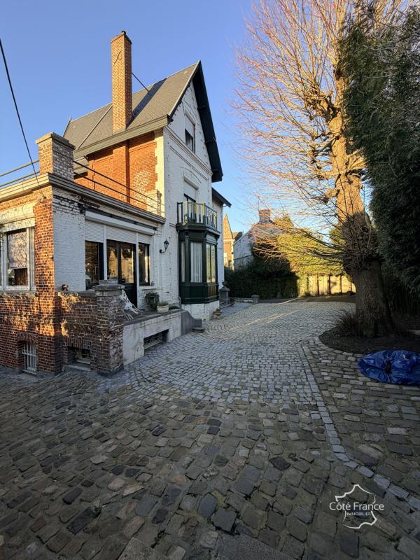 Maison - 289 m² - 12 pièces