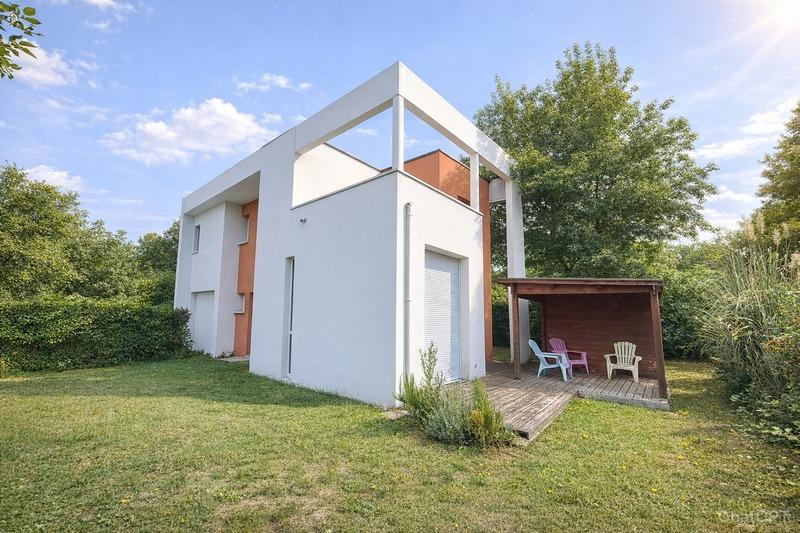 Maison - 90 m² - 5 pièces