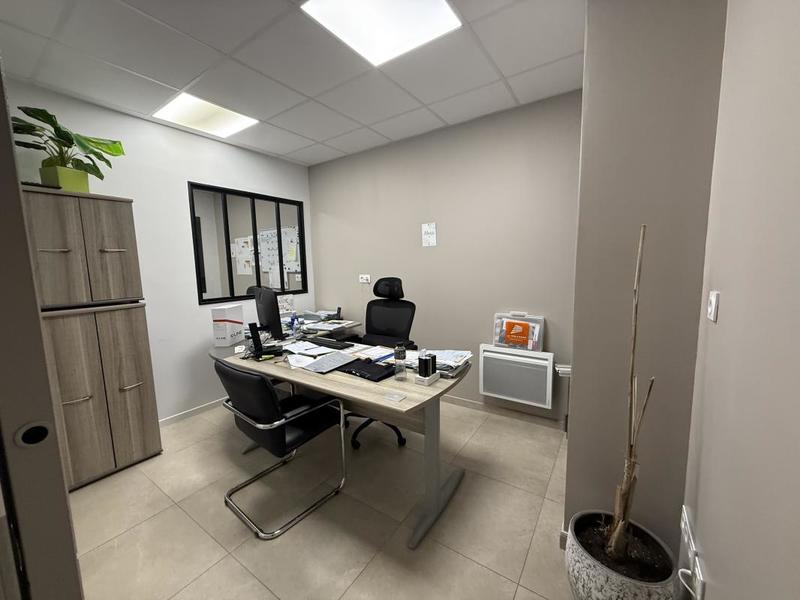 Local d'activité / Entrepôt - 225 m²