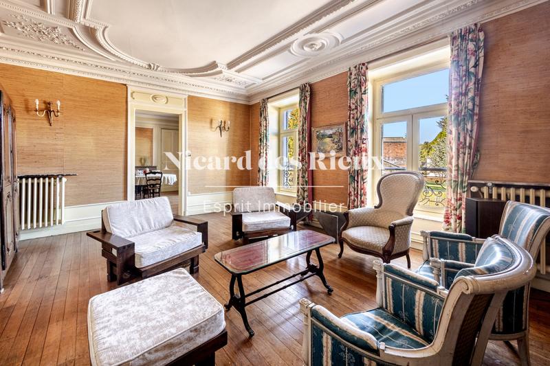 Maison - 278 m² - 12 pièces