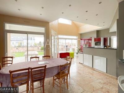 Maison - 211 m² - 6 pièces
