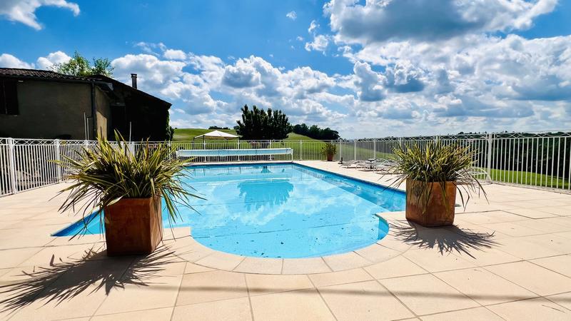 Propriété - 374 m² - 15 pièces