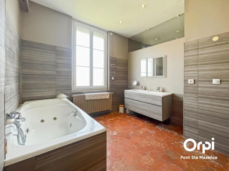 Propriété - 298 m² - 10 pièces