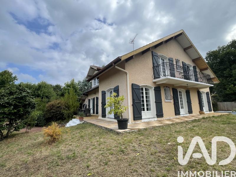Maison - 216 m² - 8 pièces