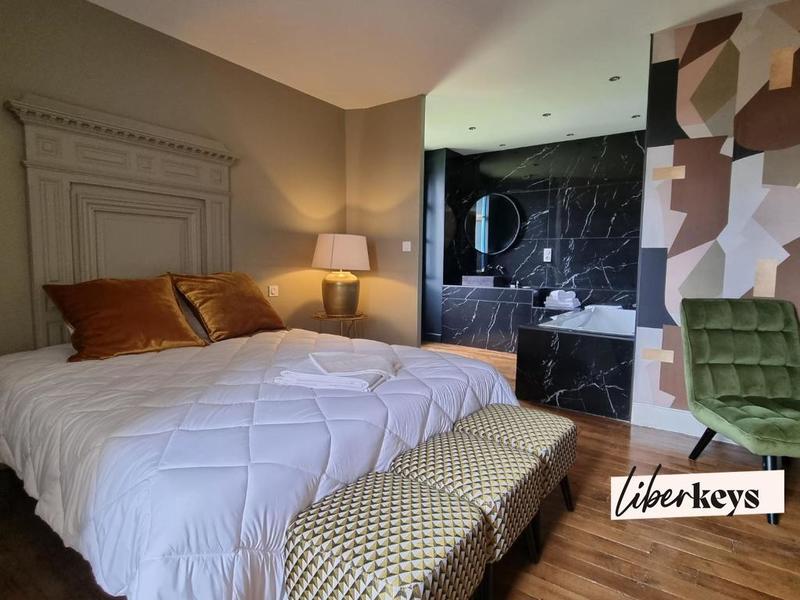 Maison bourgeoise - 650 m² - 11 pièces