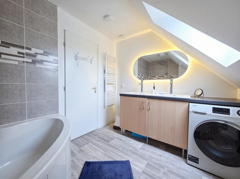 Pavillon - 180 m² - 7 pièces