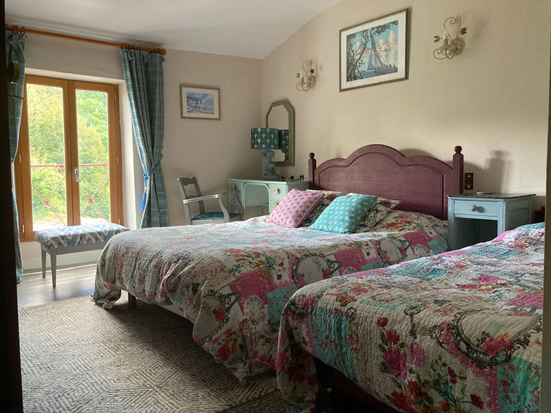 Maison - 270 m² - 11 pièces