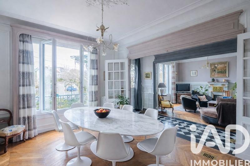 Maison - 210 m² - 8 pièces