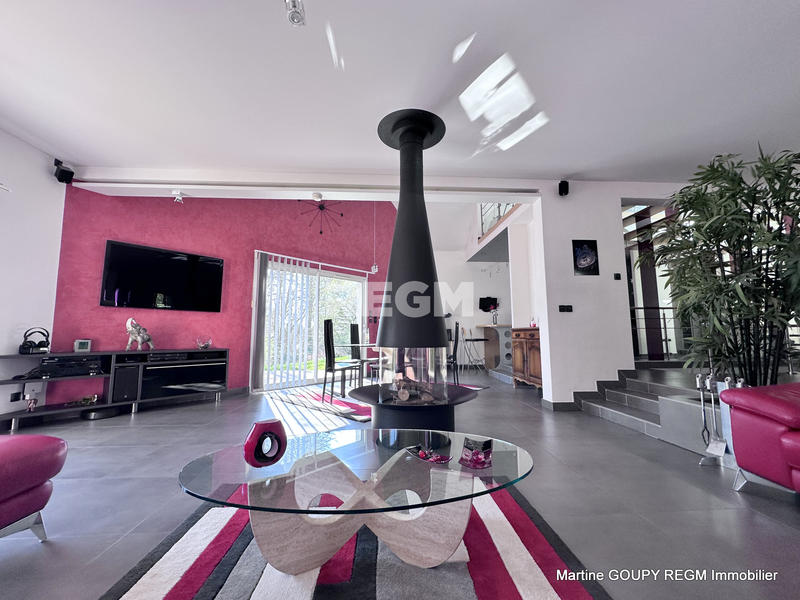 Propriété - 200 m² - 8 pièces