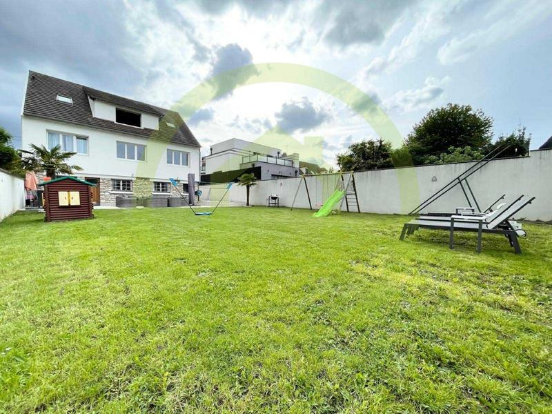 Maison - 230 m² - 6 pièces