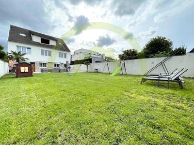 Maison - 230 m² - 6 pièces