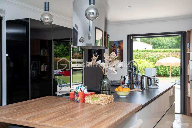 Demeure - 262 m² - 7 pièces