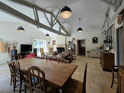 Maison - 221 m² - 7 pièces