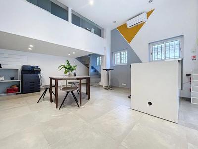 Local commercial - 107 m² - 4 pièces