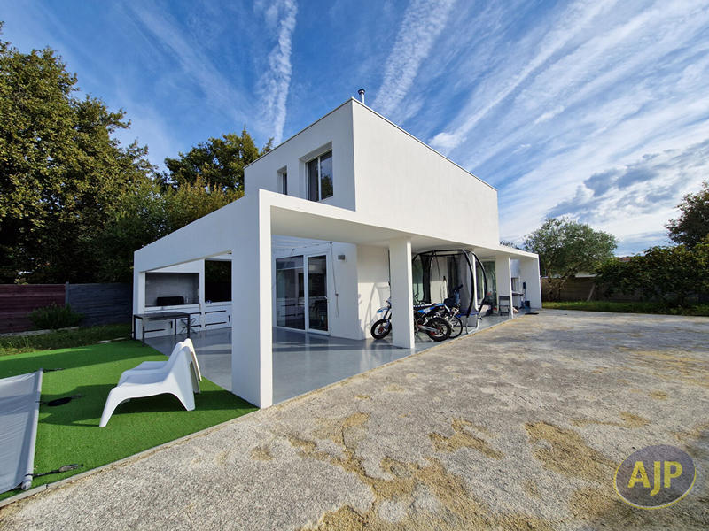 Maison - 140 m² - 5 pièces