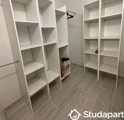 Chambre - 10 m² - 1 pièce