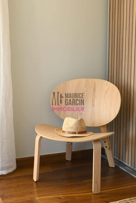 Maison - 200 m² - 8 pièces