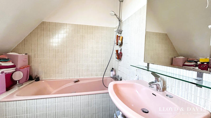 Maison - 136 m² - 7 pièces