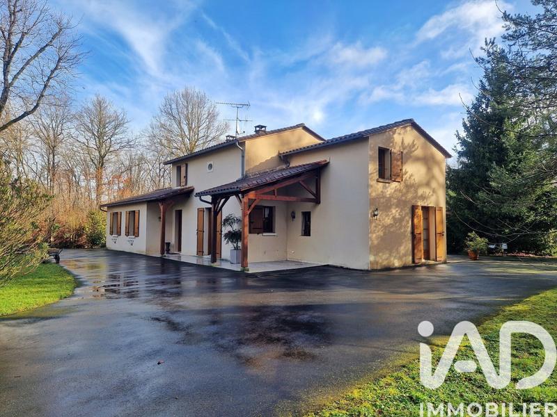 Maison - 180 m² - 5 pièces