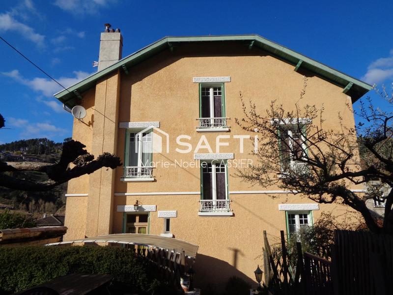 Maison - 242 m² - 14 pièces