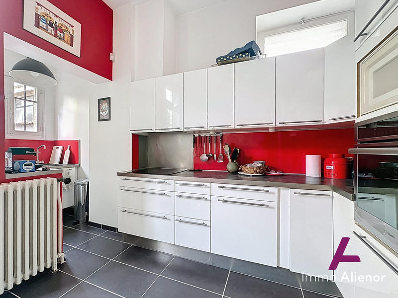 Maison - 221 m² - 8 pièces