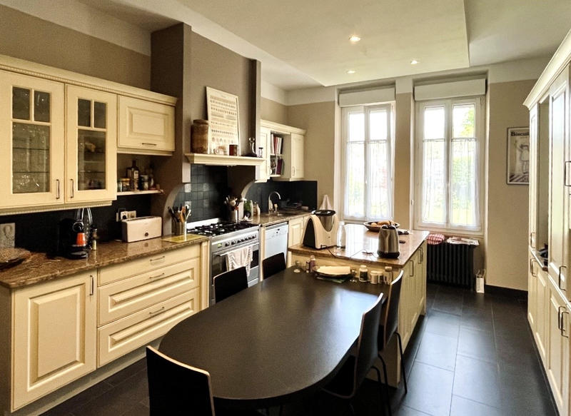 Maison - 262 m² - 10 pièces