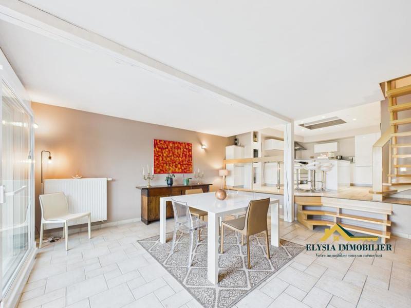 Maison - 229 m² - 8 pièces