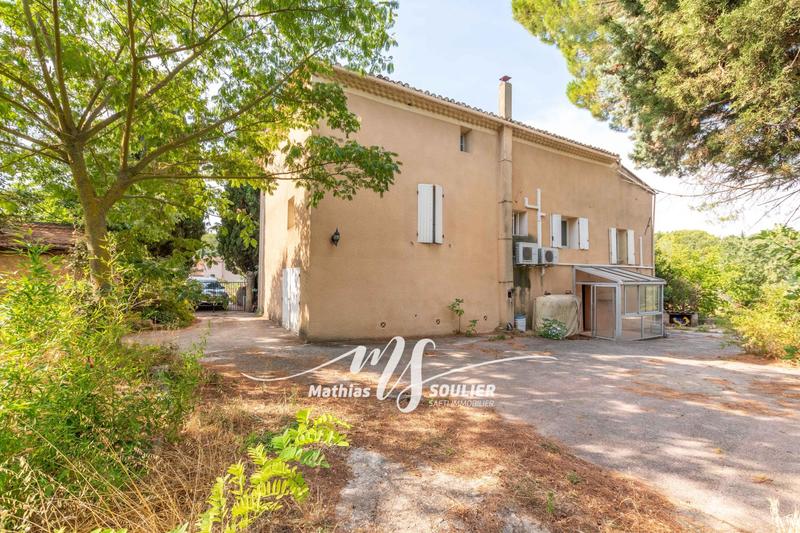 Maison - 340 m² - 12 pièces