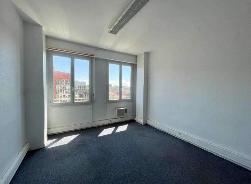 Bureau - 104 m² - 4 pièces