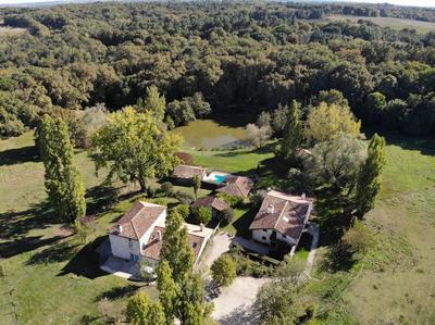 Maison - 520 m² - 18 pièces