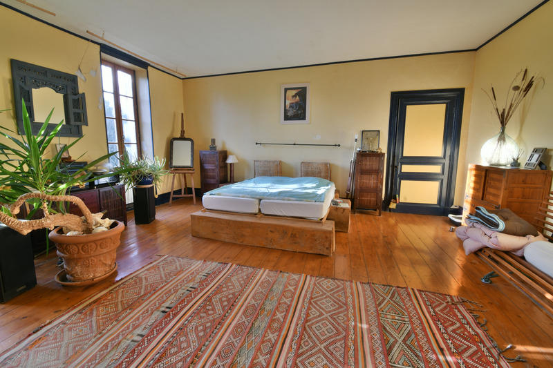 Maison de maîtres - 340 m² - 11 pièces