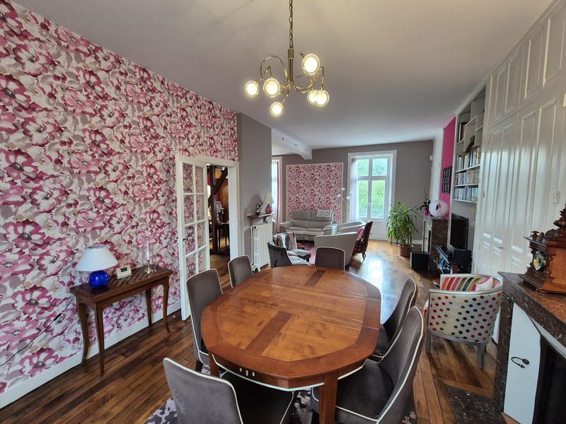 Maison - 180 m² - 8 pièces