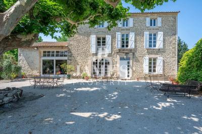 Maison - 350 m² - 8 pièces