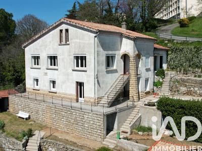 Maison - 205 m² - 8 pièces