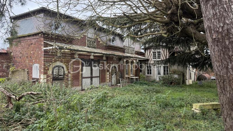 Maison - 890 m² - 8 pièces