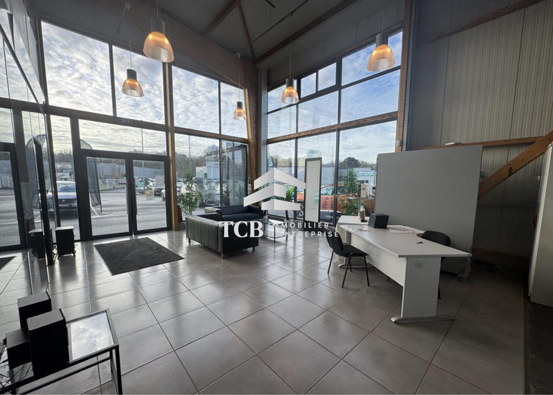 Local d'activités - 198 m²