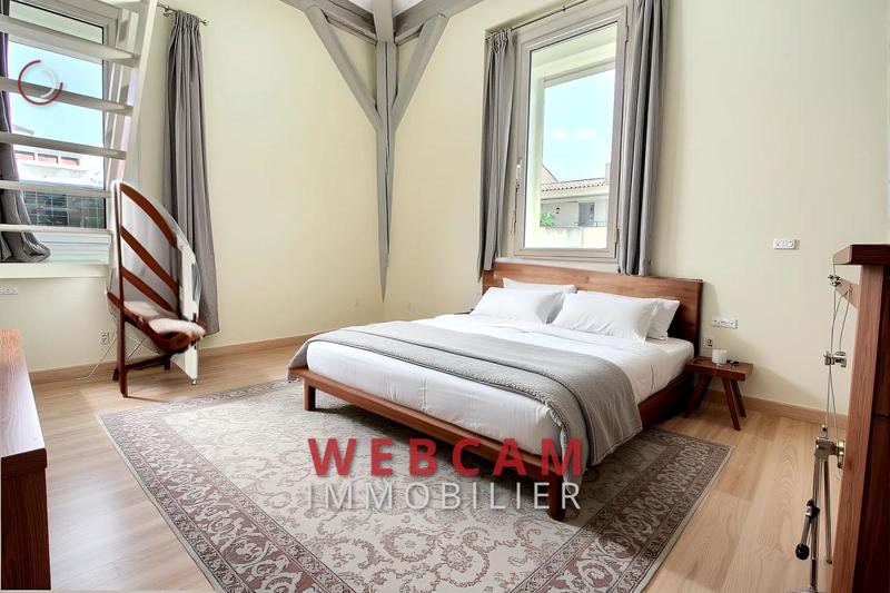 Loft - 120 m² - 4 pièces