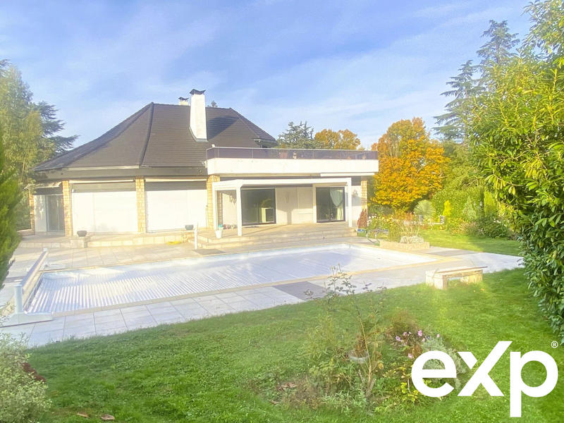 Maison - 288 m² - 11 pièces