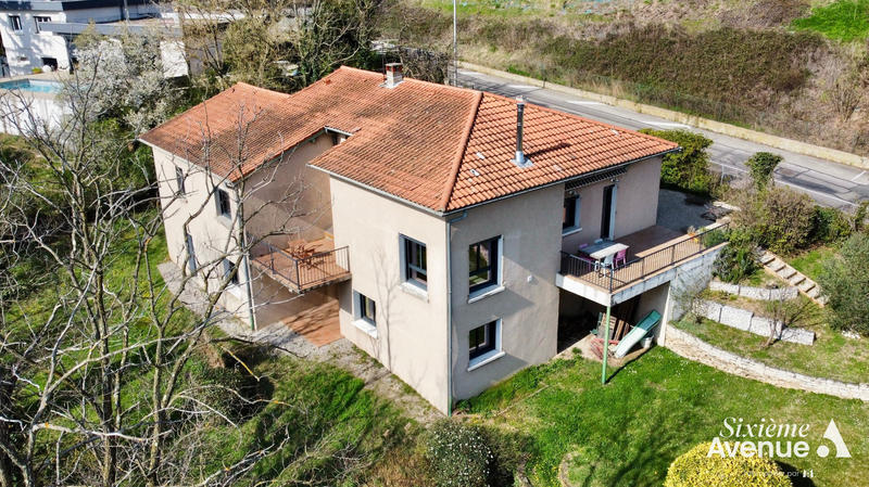 Maison - 179 m² - 10 pièces