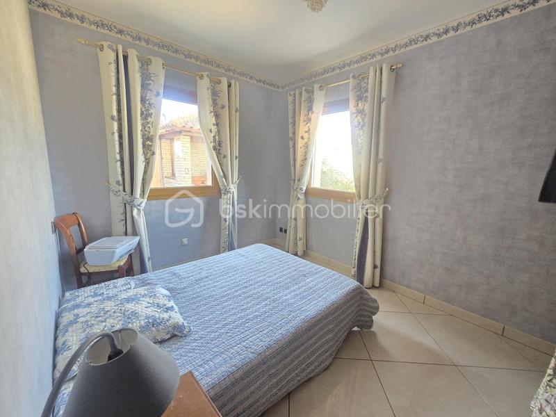 Maison traditionnelle - 250 m² - 5 pièces