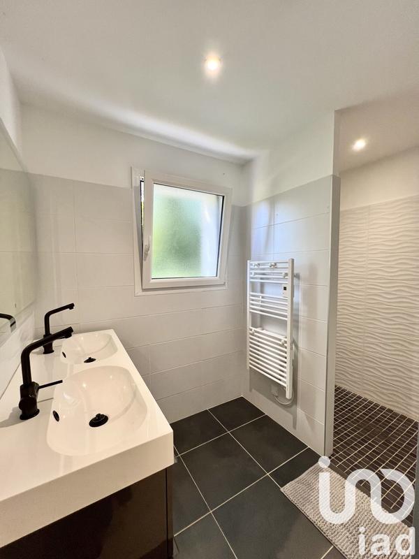 Maison - 201 m² - 8 pièces