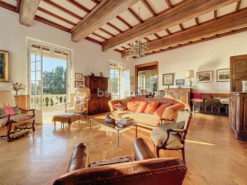 Maison - 280 m² - 10 pièces