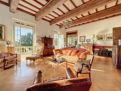 Maison - 280 m² - 10 pièces