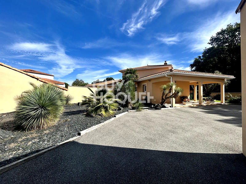 Maison - 280 m² - 10 pièces