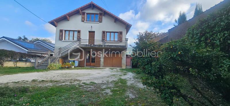 Maison - 235 m² - 5 pièces