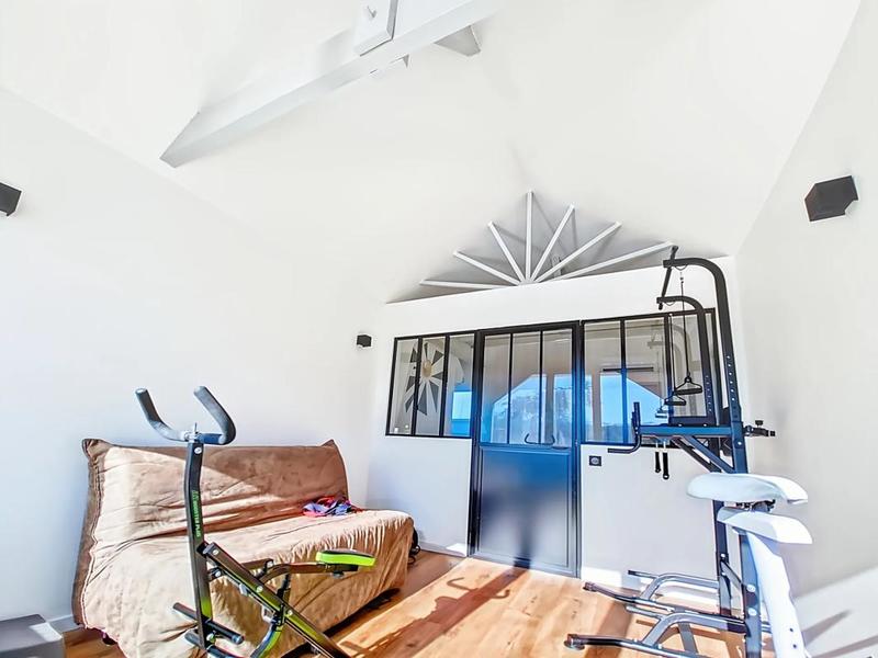 Maison - 220 m² - 7 pièces