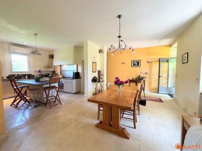 Maison - 227 m² - 7 pièces