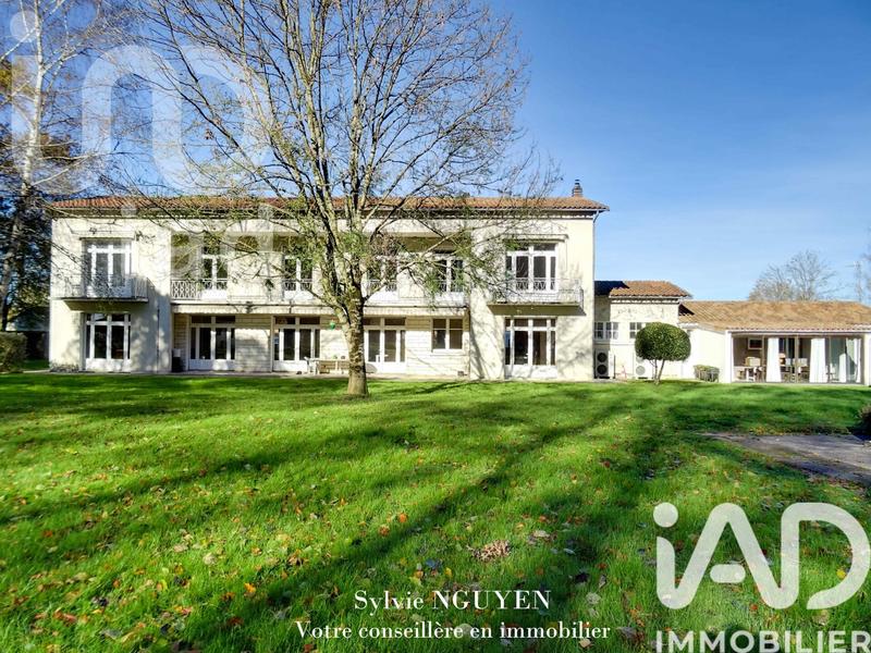 Maison - 486 m² - 12 pièces